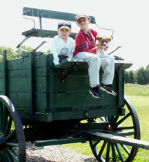 kids-on-wagon